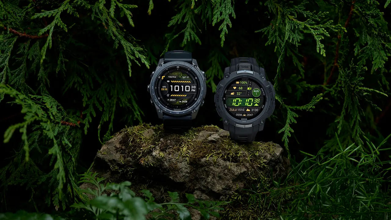32801-940Garmin-Tactix-8-man-in-the-wood-9_11zon.webp